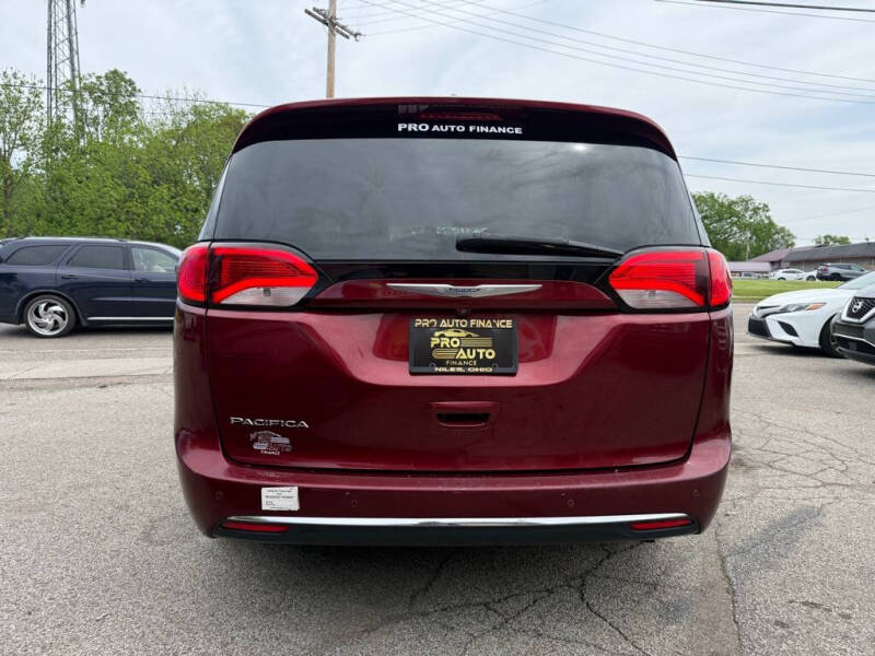 2017 Chrysler Pacifica Touring-L