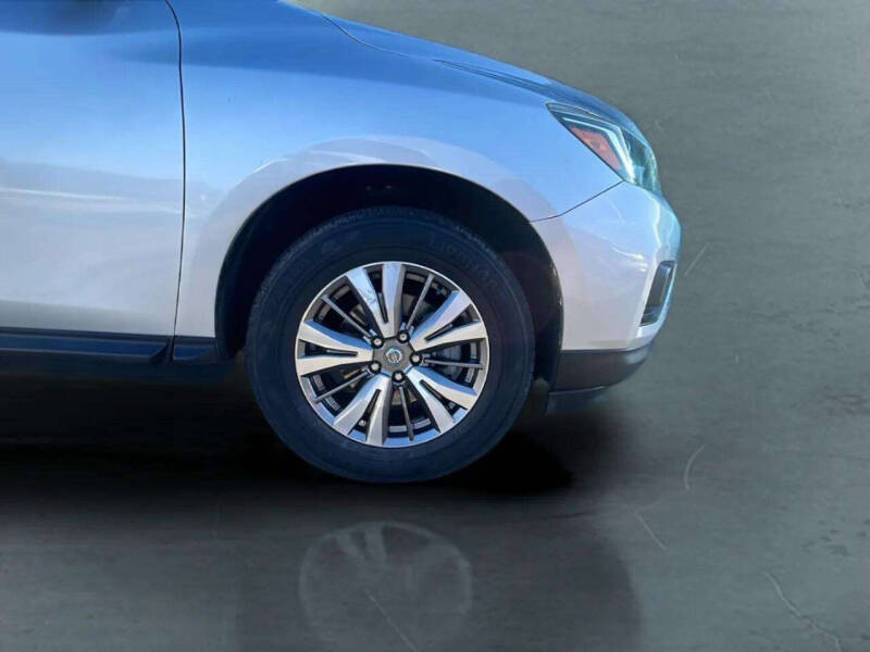 2020 Nissan Pathfinder SV