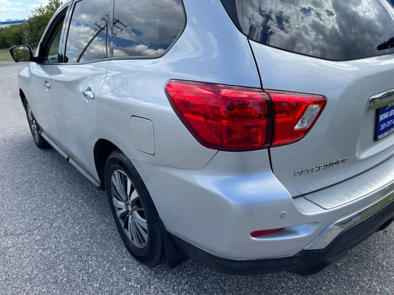 2017 Nissan Pathfinder SL