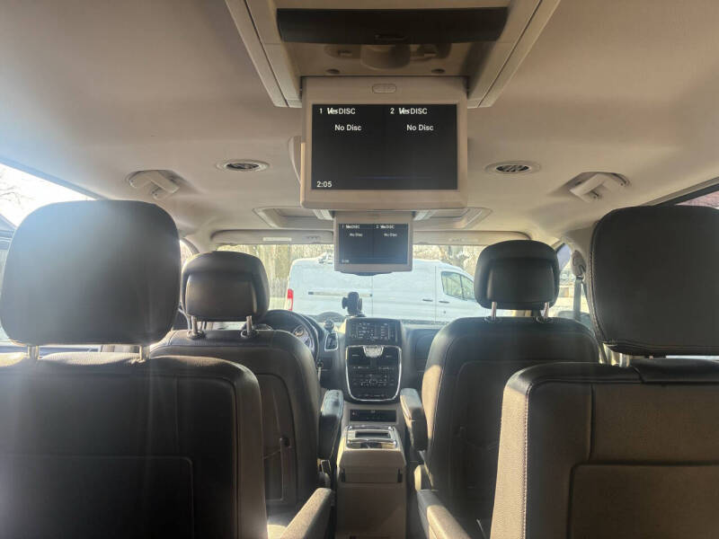 2015 Chrysler Town and Country Touring-L