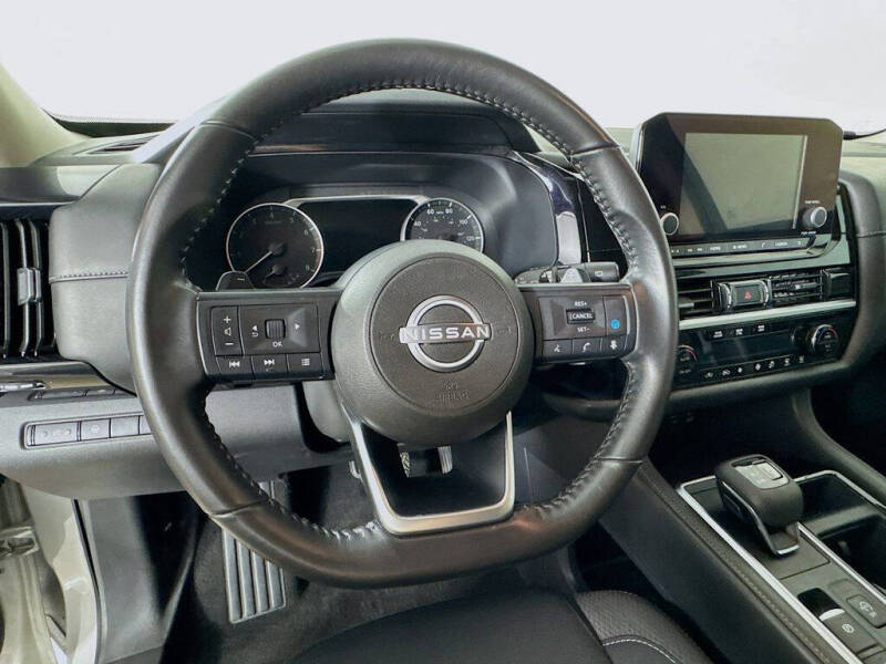 2024 Nissan Pathfinder SV
