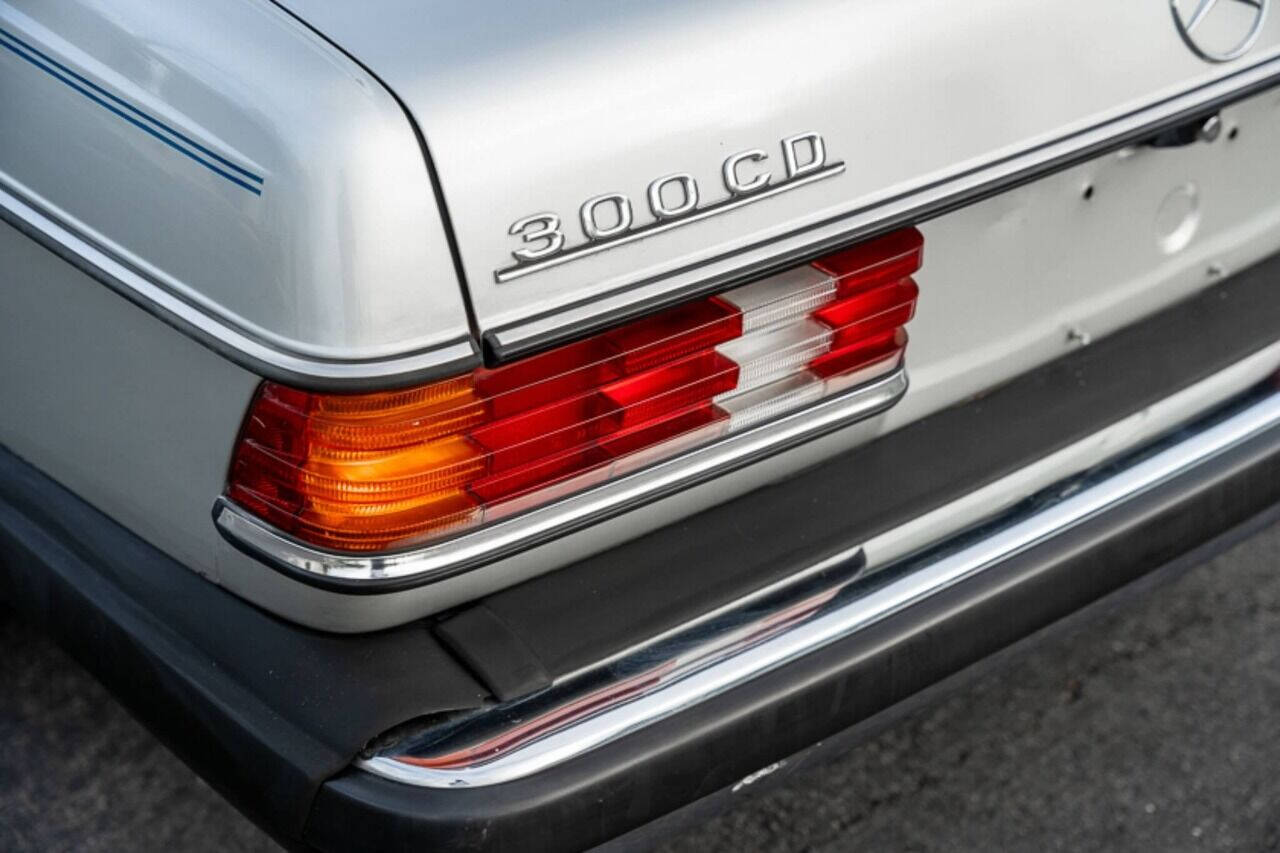 1982 Mercedes-Benz 300-Class 10