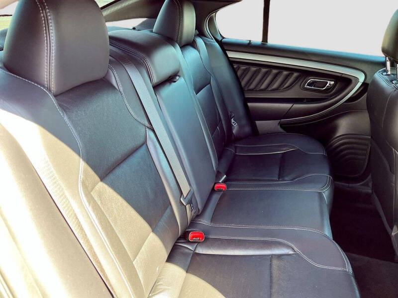 2018 Ford Taurus SEL