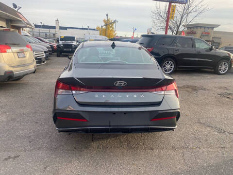 2025 Hyundai Elantra SE