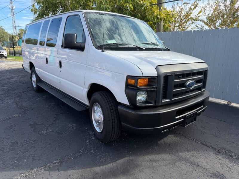 2013 Ford E-Series Econoline Wagon XL's photo