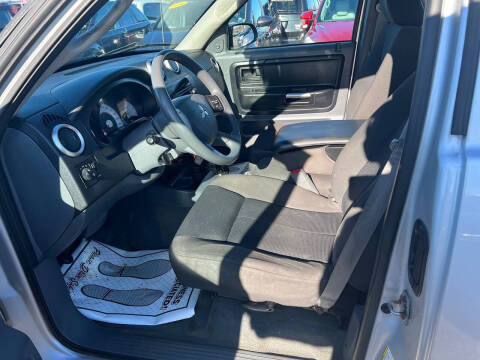 2007 Mitsubishi Raider LS