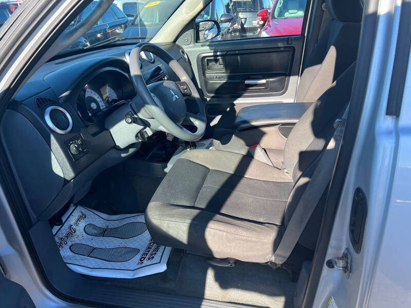 2007 Mitsubishi Raider LS