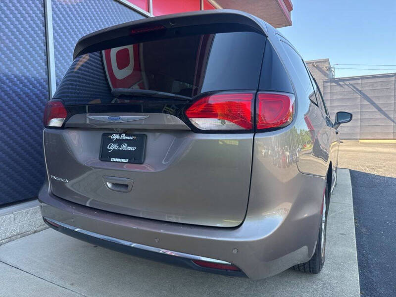 2017 Chrysler Pacifica Touring-L