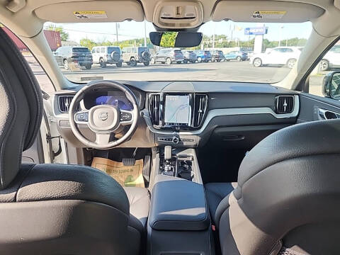 2025 Volvo XC60 B5 Plus Dark Theme