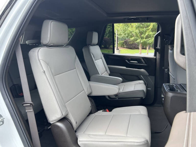 2025 GMC Yukon Elevation