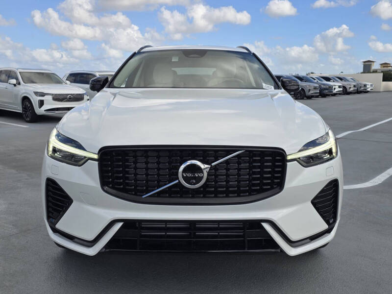 2025 Volvo XC60 T8 Plus Dark Theme