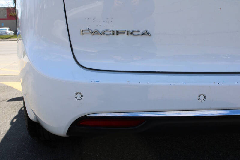 2017 Chrysler Pacifica Touring-L