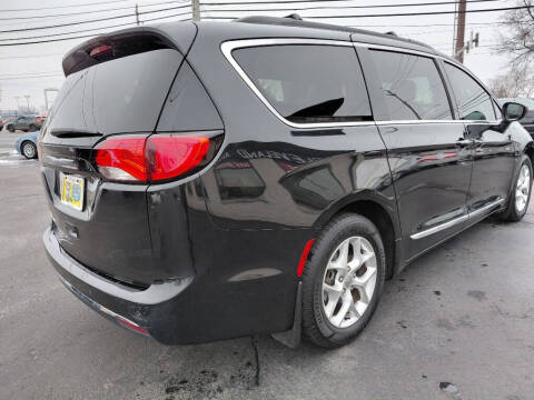 2017 Chrysler Pacifica Touring-L