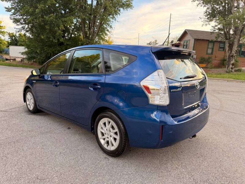 2013 Toyota Prius v Five