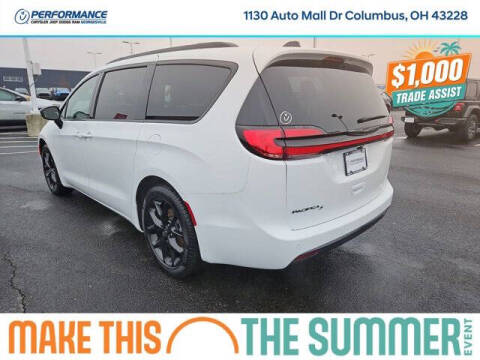 2026 Chrysler Pacifica Select