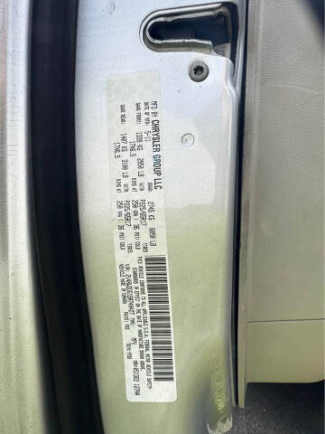 2011 Volkswagen Routan SE