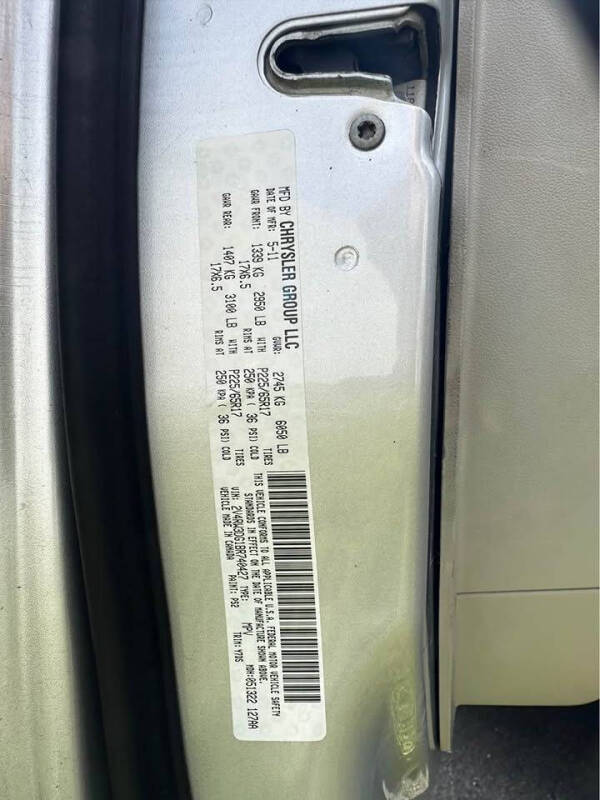 2011 Volkswagen Routan SE