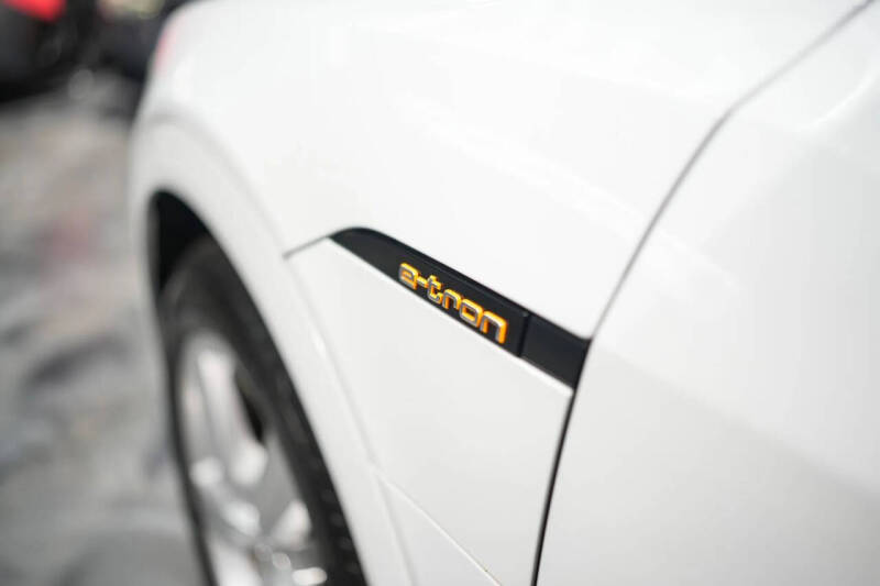 2019 Audi e-tron quattro Premium Plus