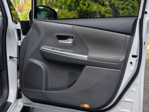 2013 Toyota Prius v Five