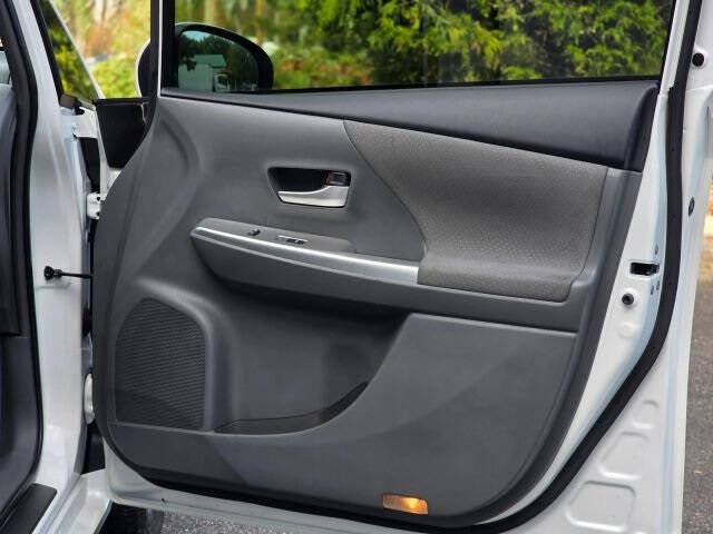 2013 Toyota Prius v Five