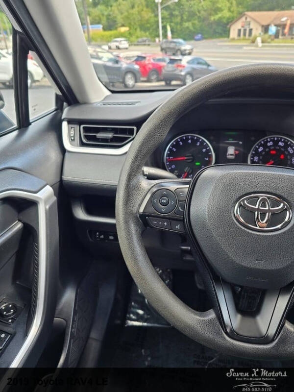 2019 Toyota RAV4 LE