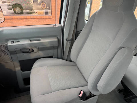 2012 Ford E-Series E-150 XLT