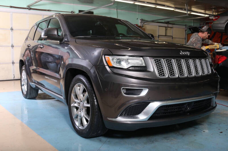2015 Jeep Grand Cherokee Summit's photo
