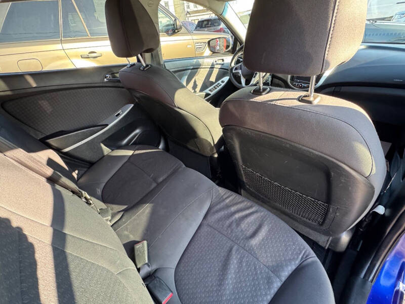 2012 Hyundai Accent SE