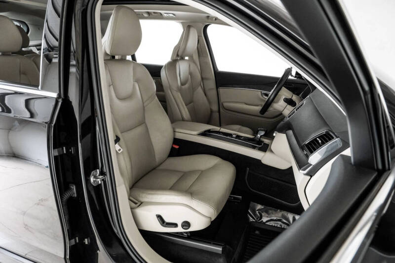 2020 Volvo XC90 T5 Momentum