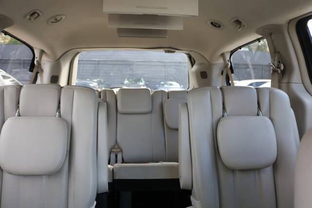 2013 Chrysler Town and Country Touring-L