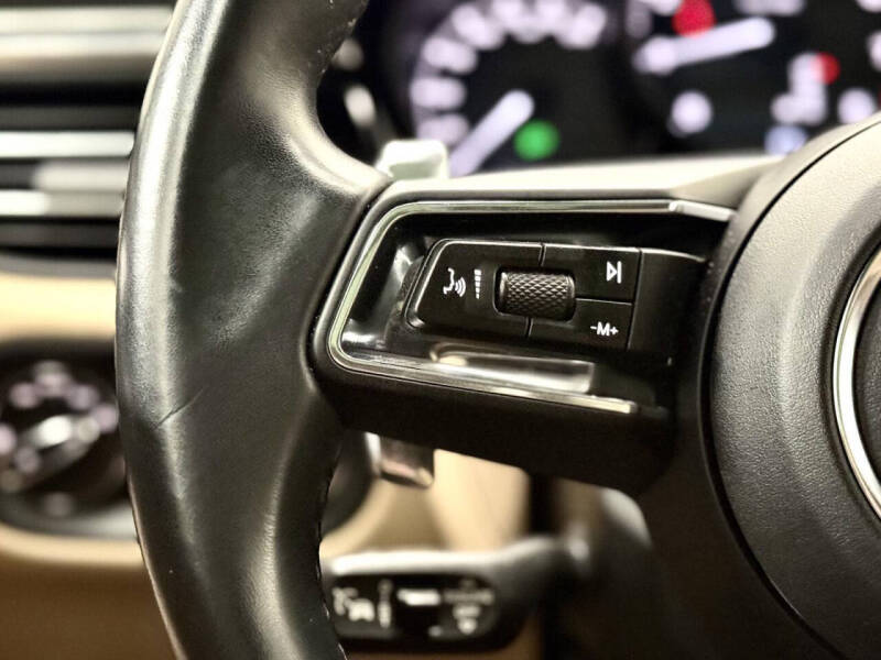 2023 Porsche Macan T