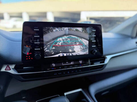 2022 Toyota Sienna LE 8-Passenger