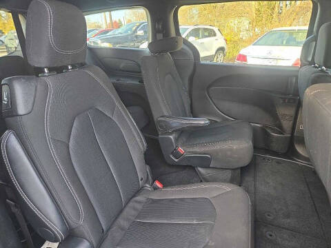 2024 Chrysler Pacifica Touring