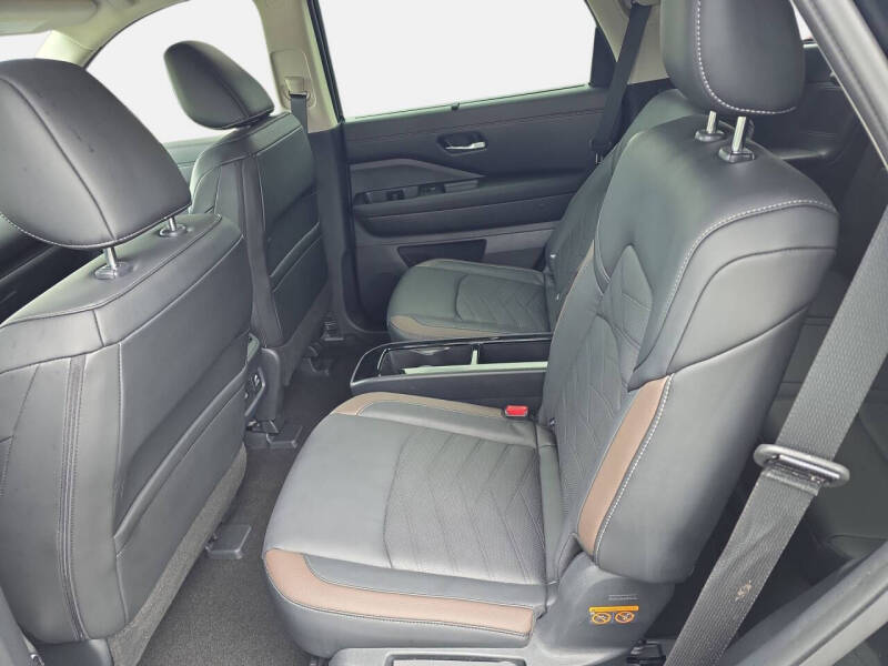 2025 Nissan Pathfinder Platinum