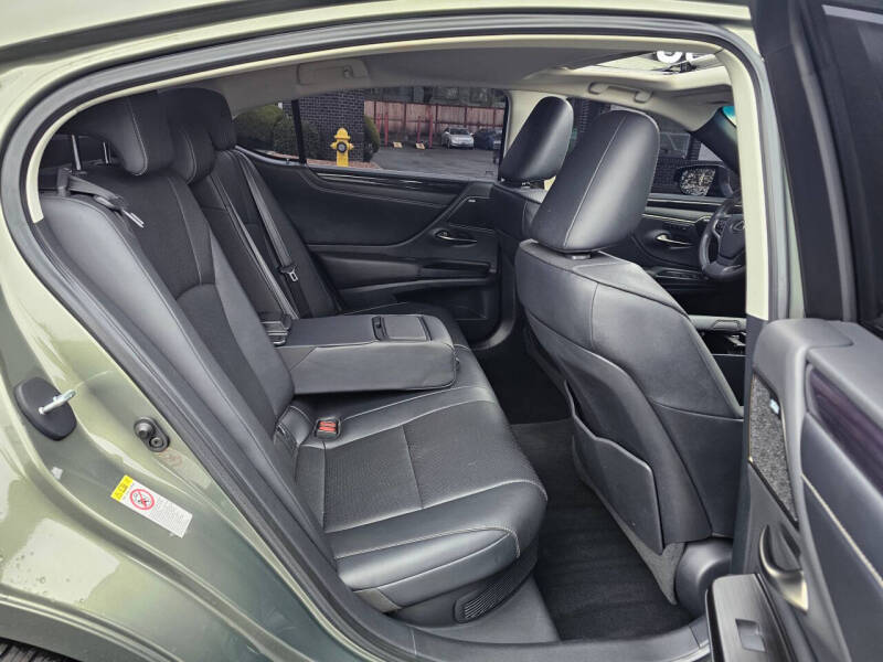 2019 Lexus ES 300h