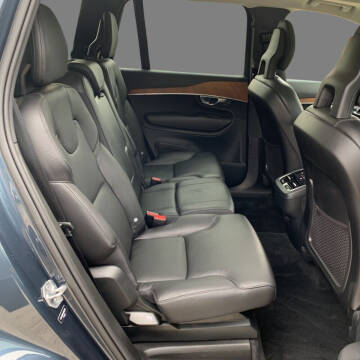 2021 Volvo XC90 T6 Momentum 7-Passenger