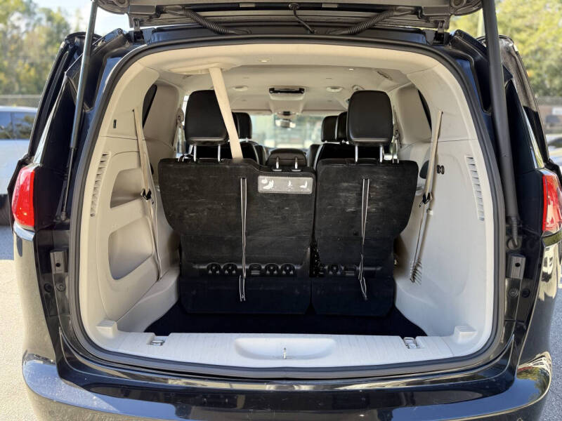 2017 Chrysler Pacifica Touring-L