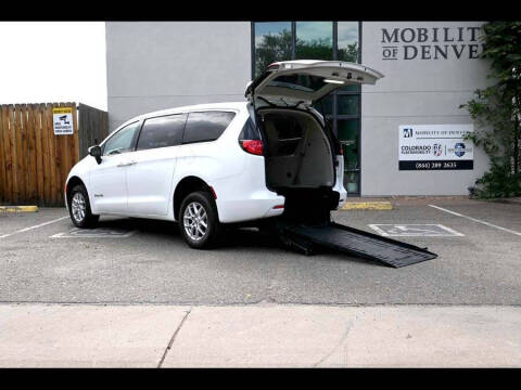 2023 Chrysler Voyager LX