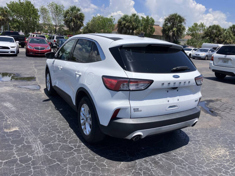 2020 Ford Escape SE