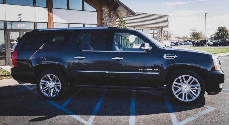 2011 Cadillac Escalade ESV Platinum Edition