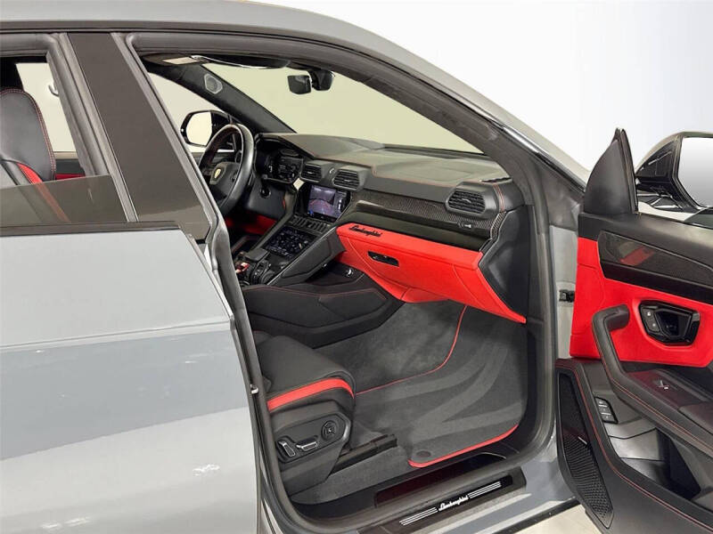 2023 Lamborghini Urus S