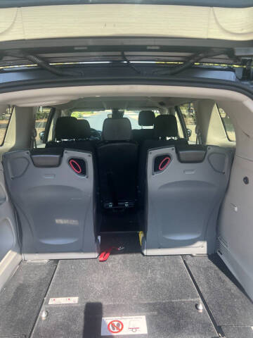 2023 Chrysler Voyager LX