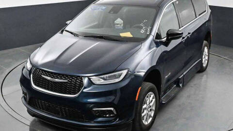 2024 Chrysler Pacifica Touring