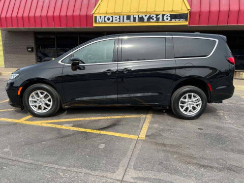 2024 Chrysler Pacifica Touring