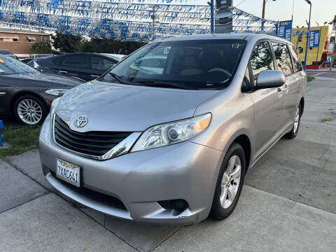 2013 Toyota Sienna LE 7-Passenger Auto Access Seat