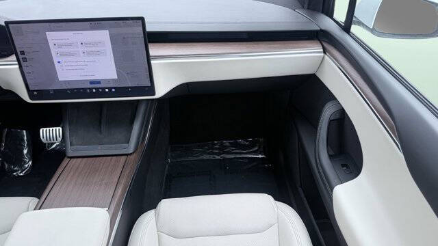 2023 Tesla Model X Standard Range