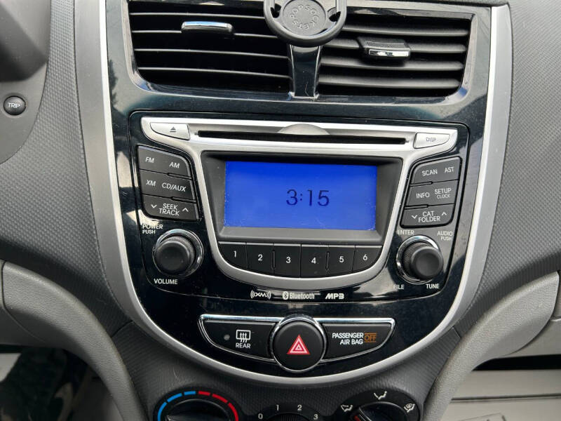 2012 Hyundai Accent GLS