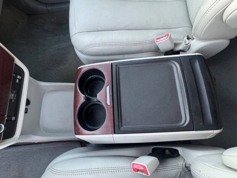 2013 Toyota Sienna XLE 7-Passenger Auto Access Seat