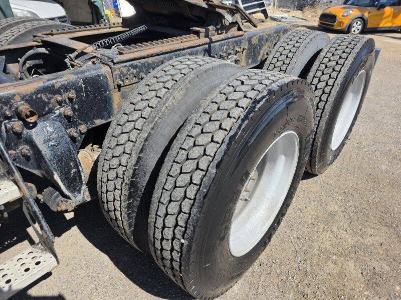 2001 Freightliner Conventional XL