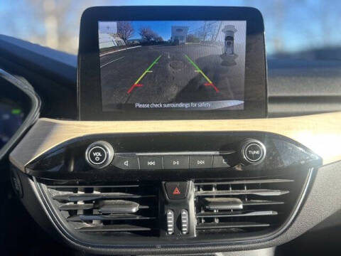 2022 Ford Escape Hybrid Titanium